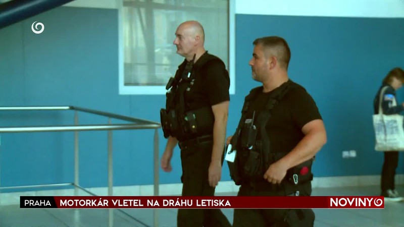 MOTORKÁR VLETEL NA DRÁHU LETISKA
