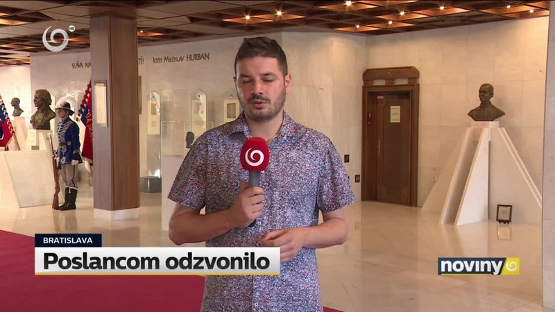 Poslancom odzvonilo