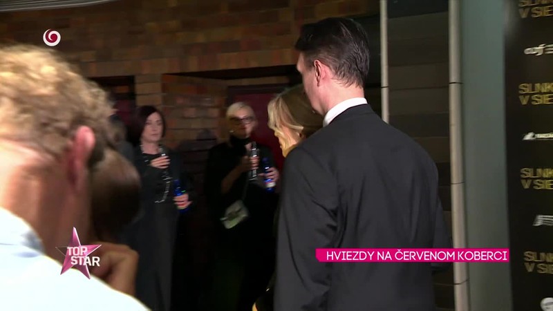 HVIEZDY NA ČERVENOM KOBERCI