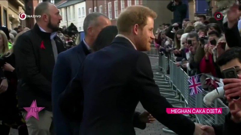 MEGHAN ČAKÁ DIEŤA