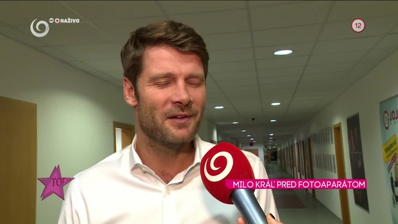 MILO KRÁĽ PRED FOTOAPARÁTOM