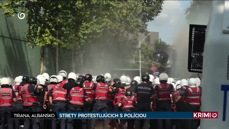 STRETY PROTESTUJÚCICH S POLÍCIOU
