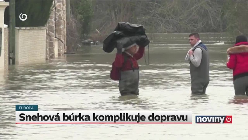 Snehová búrka komplikuje dopravu