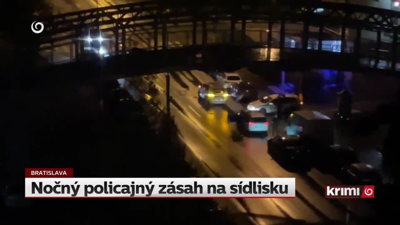 Nočný policajný zásah na sídlisku