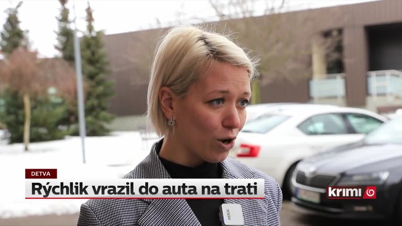 Rýchlik vrazil do auta na trati