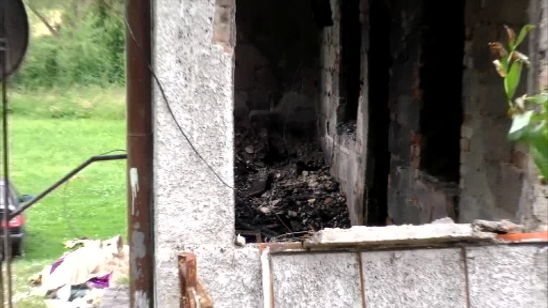 Rodine po výbuchu domu pomáhajú ľudia z okolitých dedín