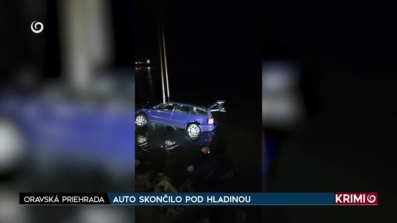 AUTO SKONČILO POD HLADINOU