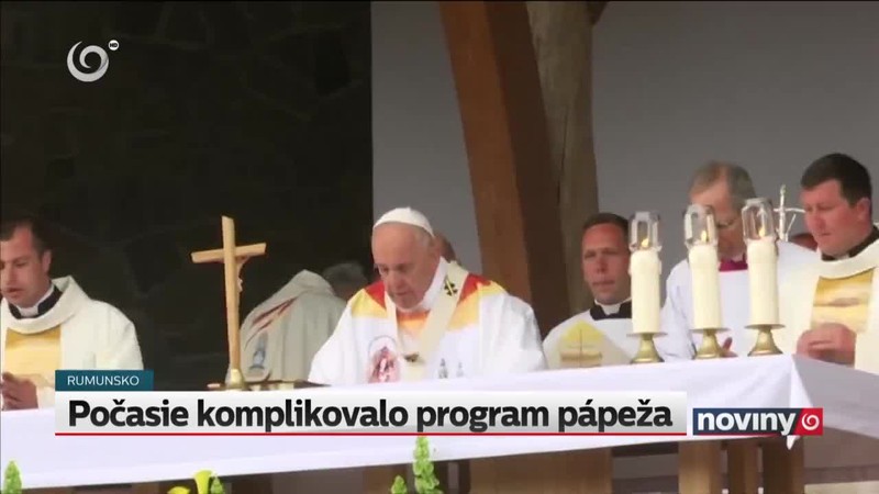 Počasie komplikovalo program pápeža