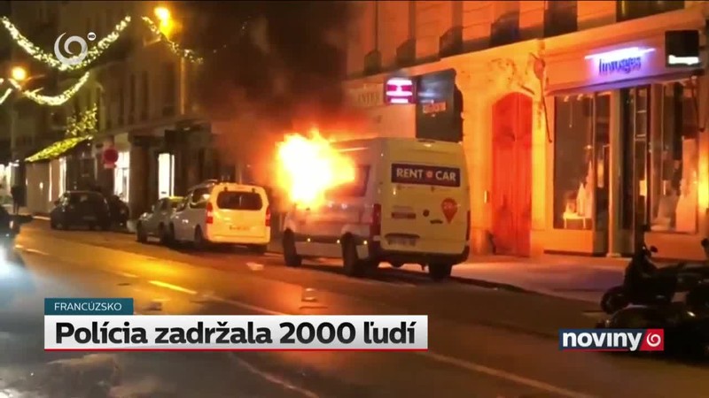 Polícia zadržala 2000 ľudí
