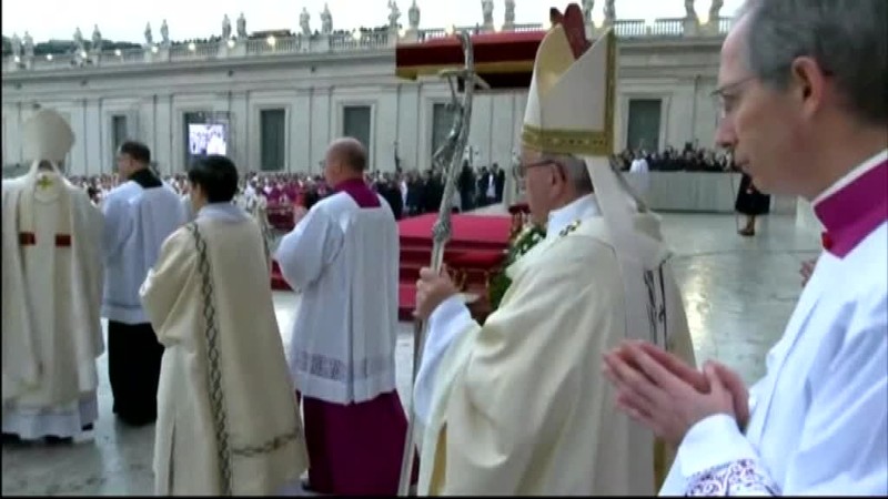Tabuľka na dverách pápeža Františka hovorí jasne: Zákaz bedákania