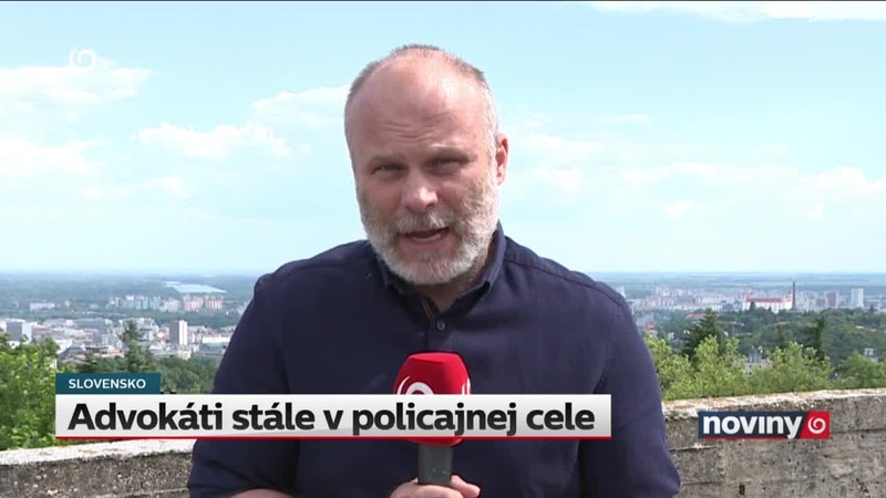Advokáti stále v policajnej cele