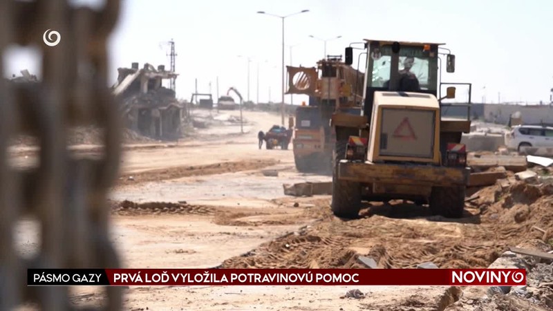 PRVÁ LOĎ VYLOŽILA POTRAVINOVÚ POMOC