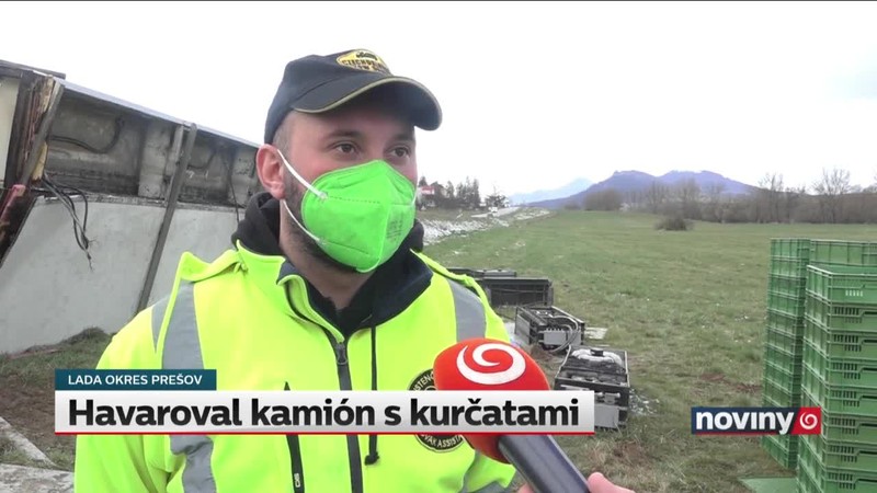 Havaroval kamión s kurčatami