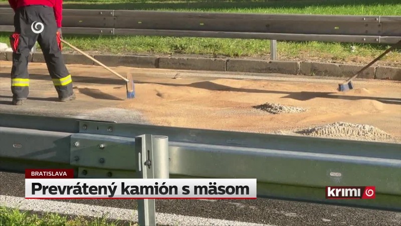 Prevrátený kamión s mäsom