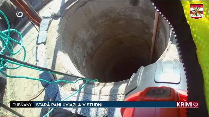 STARÁ PANI UVIAZLA V STUDNI