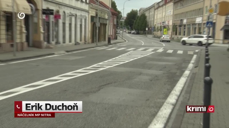 Nahý muž na frekventovanej ulici