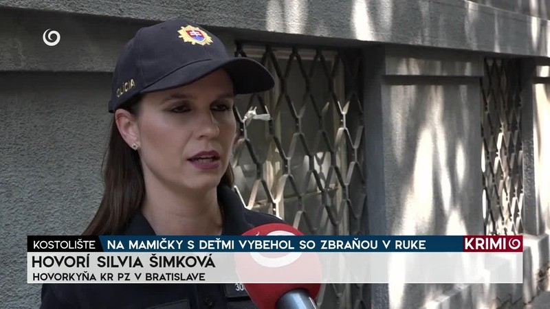 NA MAMIČKY S DEŤMI VYBEHOL SO ZBRAŇOU V RUKE