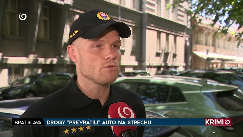 DROGY "PREVRÁTILI" AUTO NA STRECHU