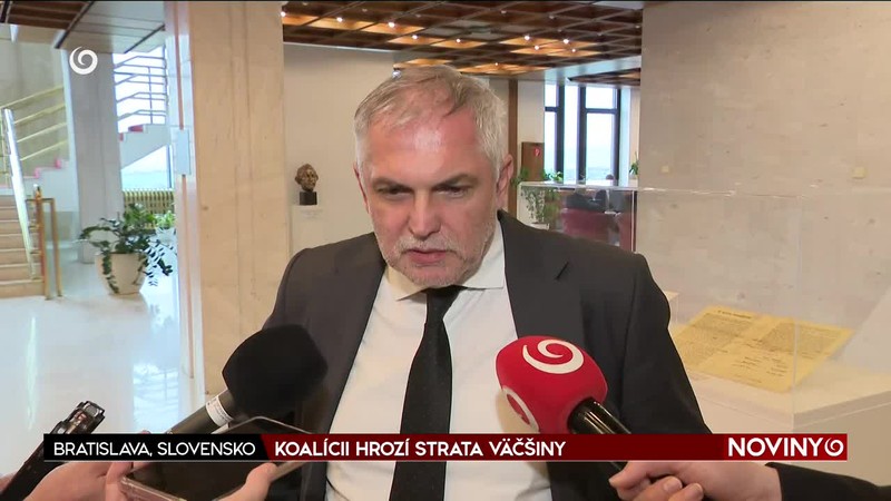 KOALÍCII HROZÍ STRATA VÄČŠINY