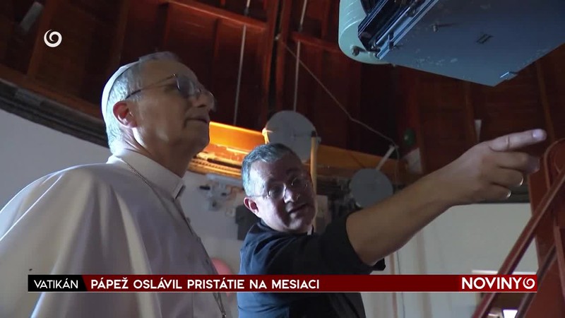 PÁPEŽ OSLÁVIL PRISTÁTIE NA MESIACI
