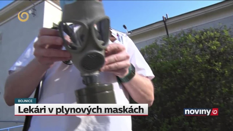 Lekári v plynových maskách