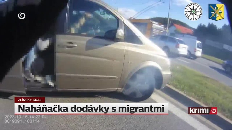 Naháňačka dodávky s migrantmi