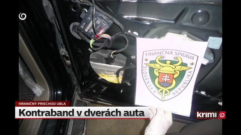 Kontraband v dverách auta