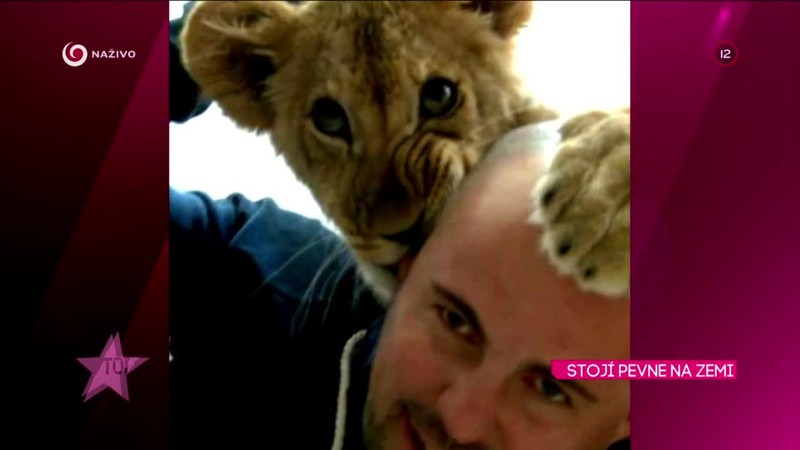 STOJÍ PEVNE NA ZEMI