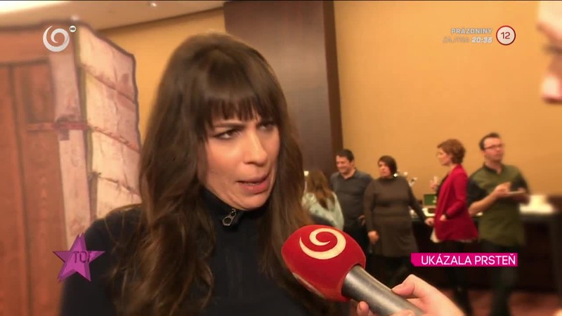 Greppelová ukázala prsteň