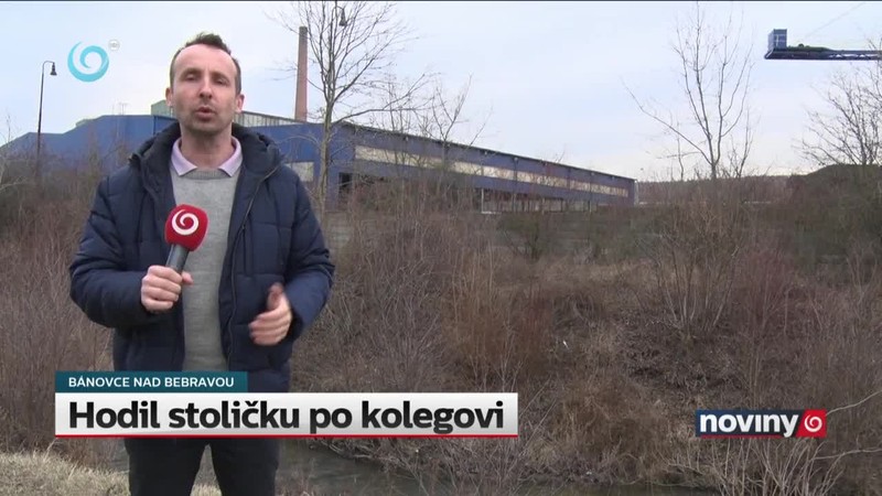 Hodil stoličku po kolegovi