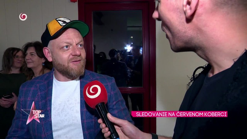 SLEDOVANIE NA ČERVENOM KOBERCI