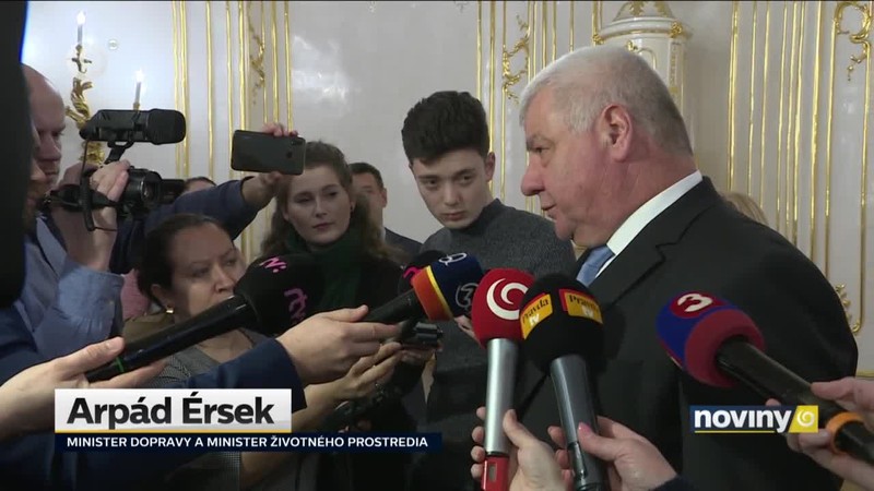 Demisia ministra Sólymosa