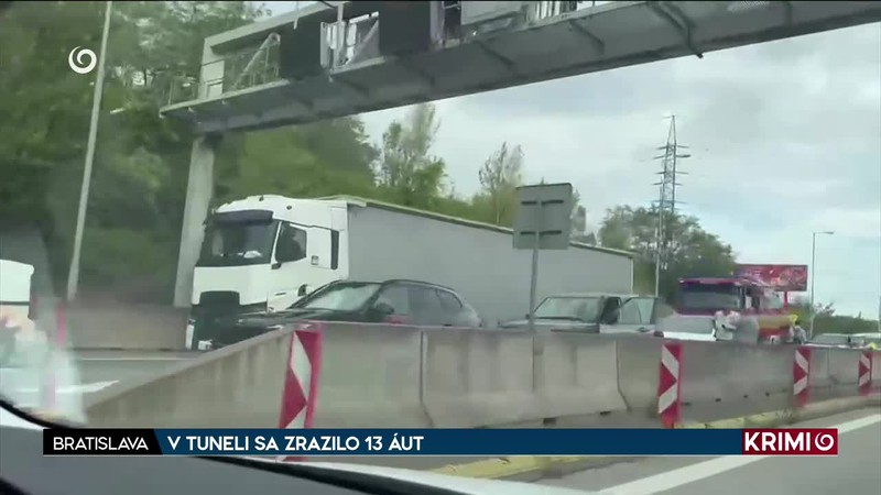 V TUNELI SA ZRAZILO 13 ÁUT