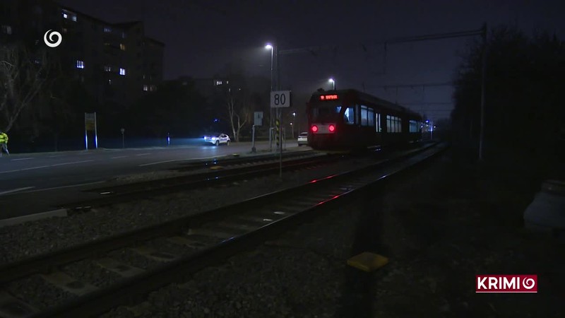 VLAK NARAZIL DO AUTA NA PRIECESTÍ