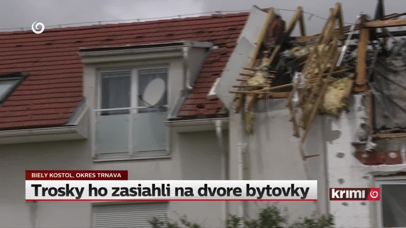 Trosky ho zasiahli na dvore bytovky