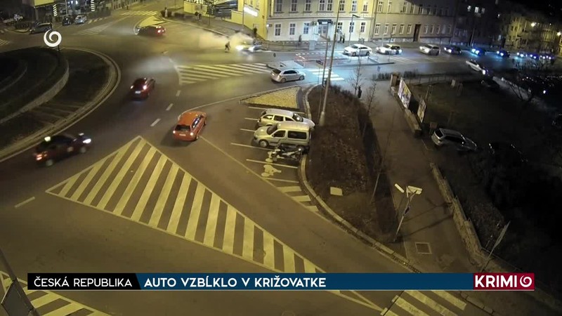 AUTO VZBĹKLO V KRIŽOVATKE