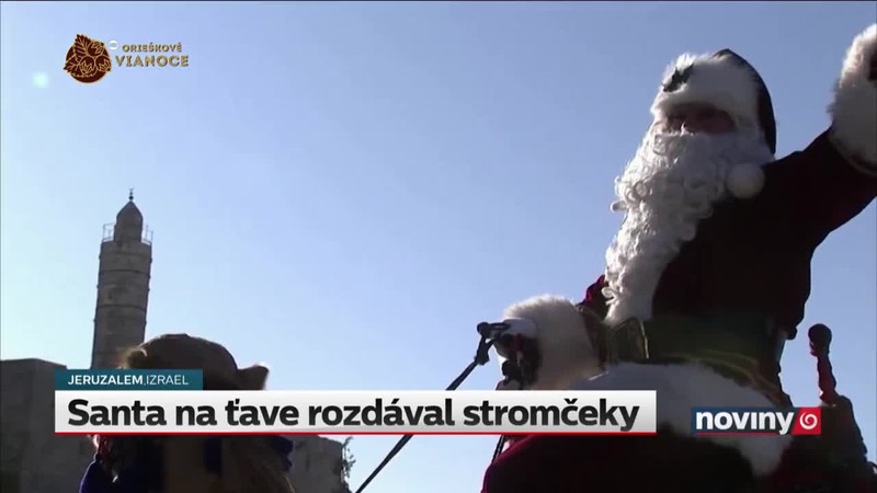 Santa na ťave rozdával stromčeky