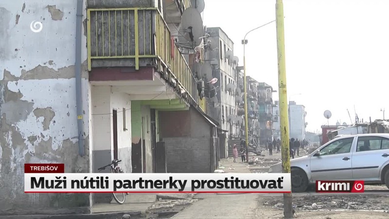 Muži nútili partnerky prostituovať