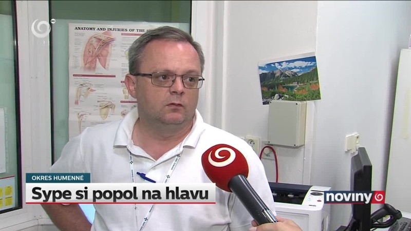 Sype si popol na hlavu