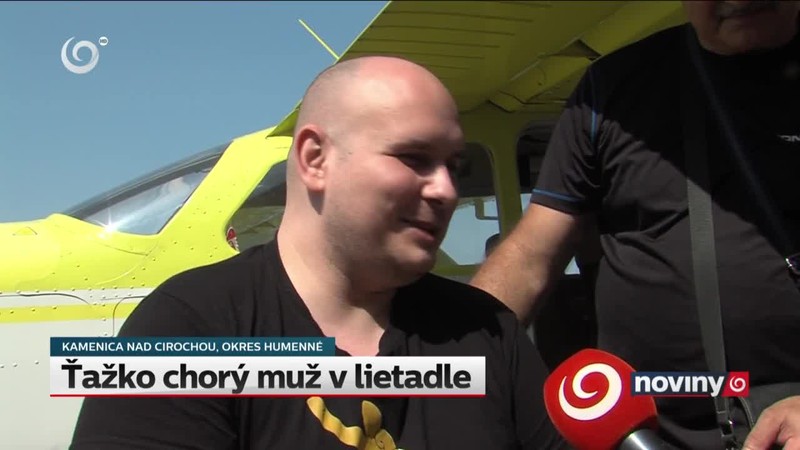 Ťažko chorý muž v lietadle