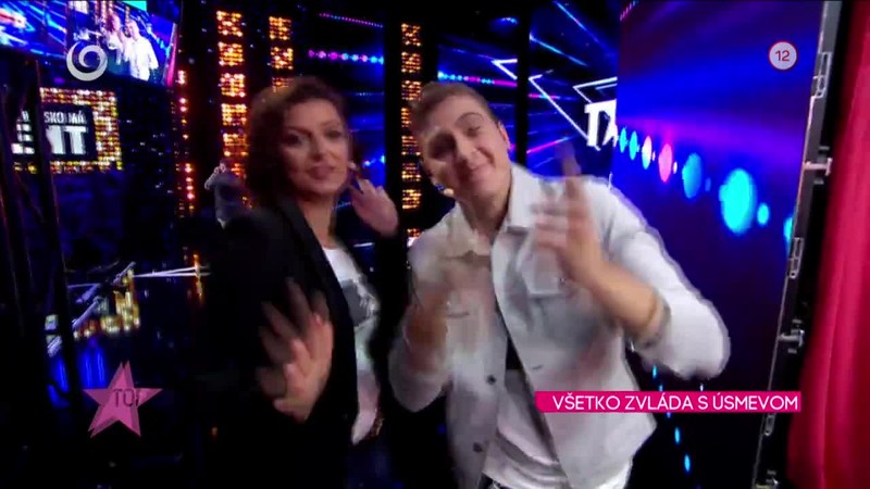 VŠETKO ZVLÁDA S ÚSMEVOM