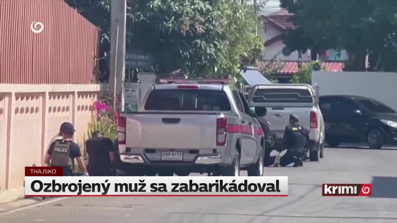 Ozbrojený muž sa zabarikádoval