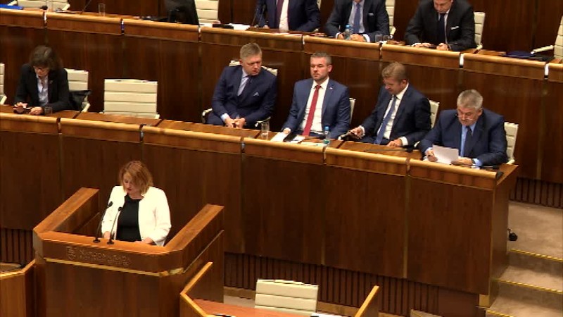 Opozícia sa pokúsila odvolať ministra práce Jána Richtera