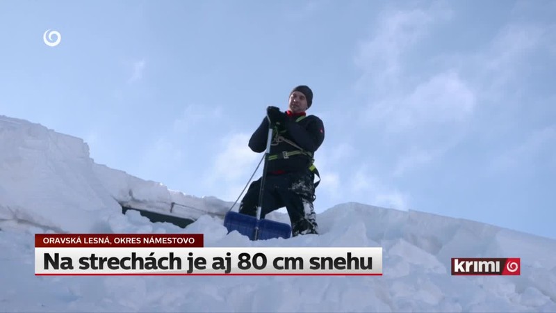Na strechách je aj 80 cm snehu