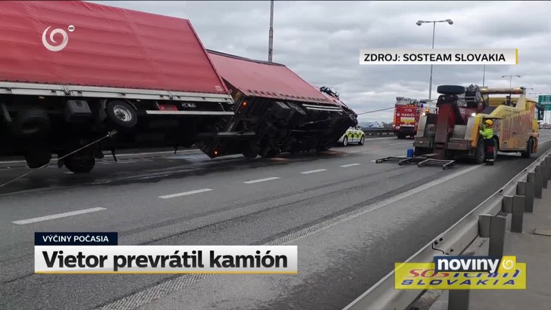 Vietor prevrátil kamión