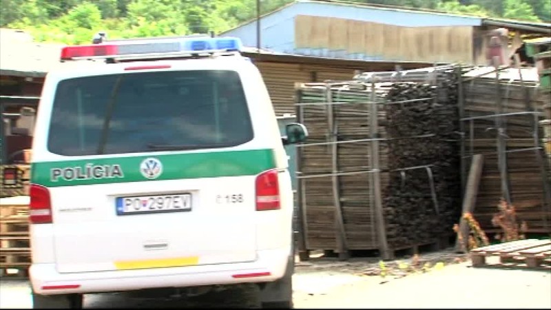 Muž sa zrazil s vysokozdvižným vozíkom. Jeho stav je kritický