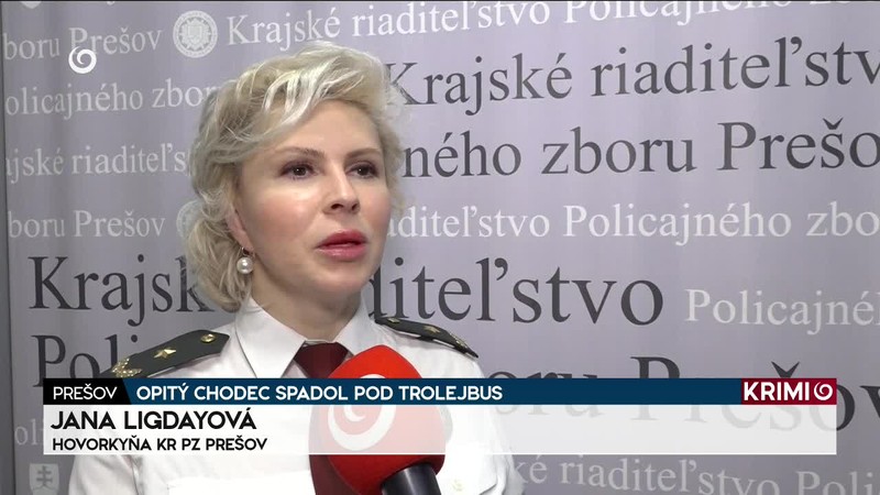 OPITÝ CHODEC SPADOL POD TROLEJBUS