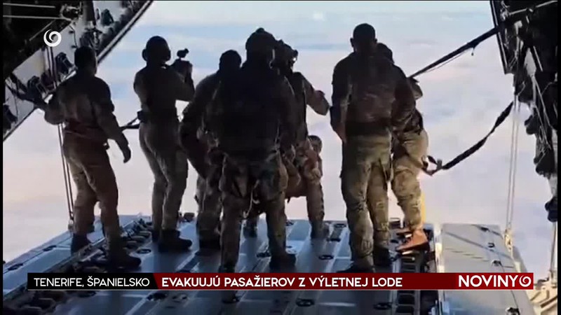 EVAKUUJÚ PASAŽIEROV Z VÝLETNEJ LODE