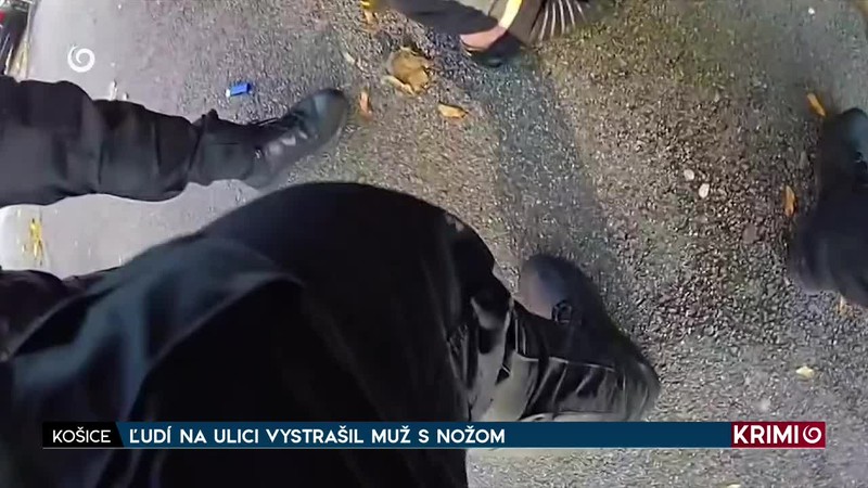 ĽUDÍ NA ULICI VYSTRAŠIL MUŽ S NOŽOM