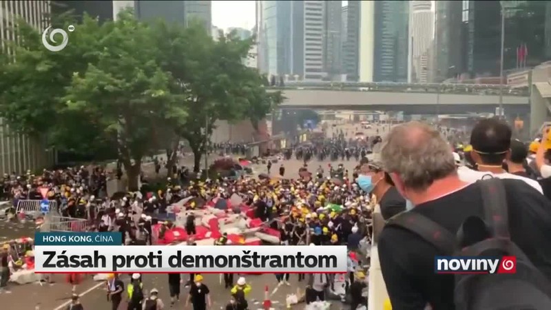 Zásah proti demonštrantom